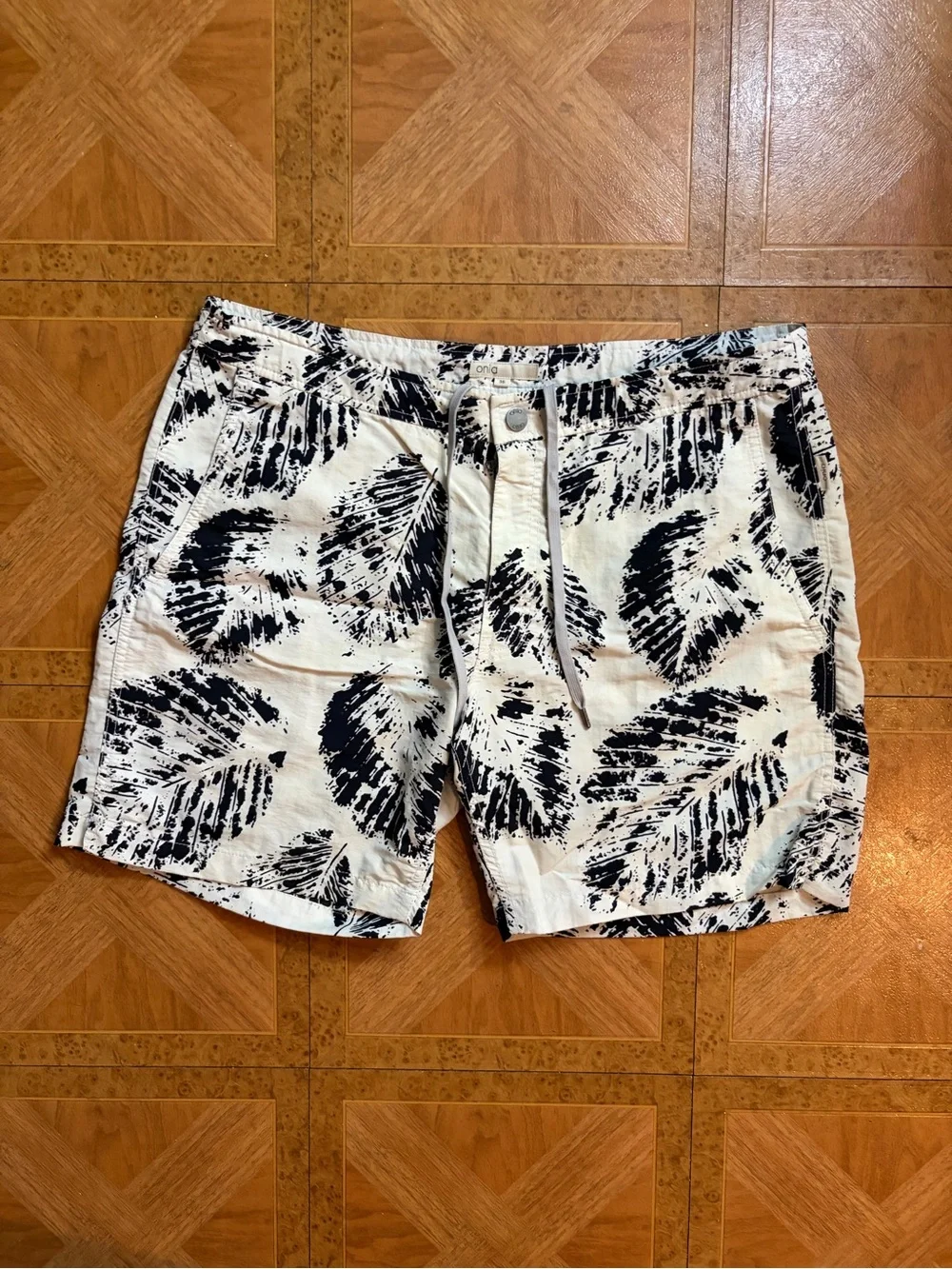 Onia Leaf-Print Hybrid Swim Trunks Sz 36